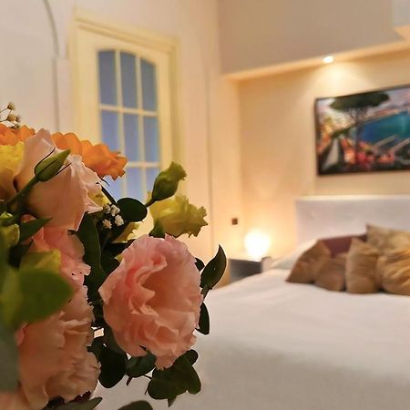 Domus Elena - Plebiscito Apartment Наполи Екстериор снимка