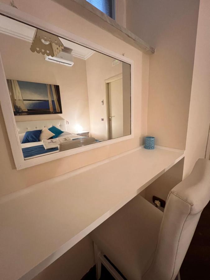 Domus Elena - Plebiscito Apartment Наполи Екстериор снимка